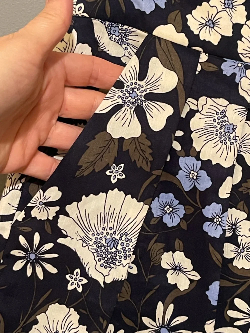 Veronica Beard Babine Navy‎ Floral Pleated Shorts Size 2 NWT $328 Retail